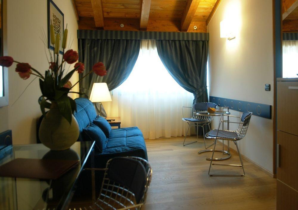 West Point Airport Hotel