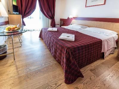West Point Airport Hotel 4*